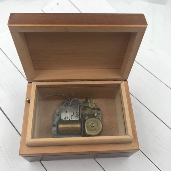 Reuge Swiss Music Box Boy Playing Horn for Bird Image on Top Wood Footed Hinged - Picture 3 of 13